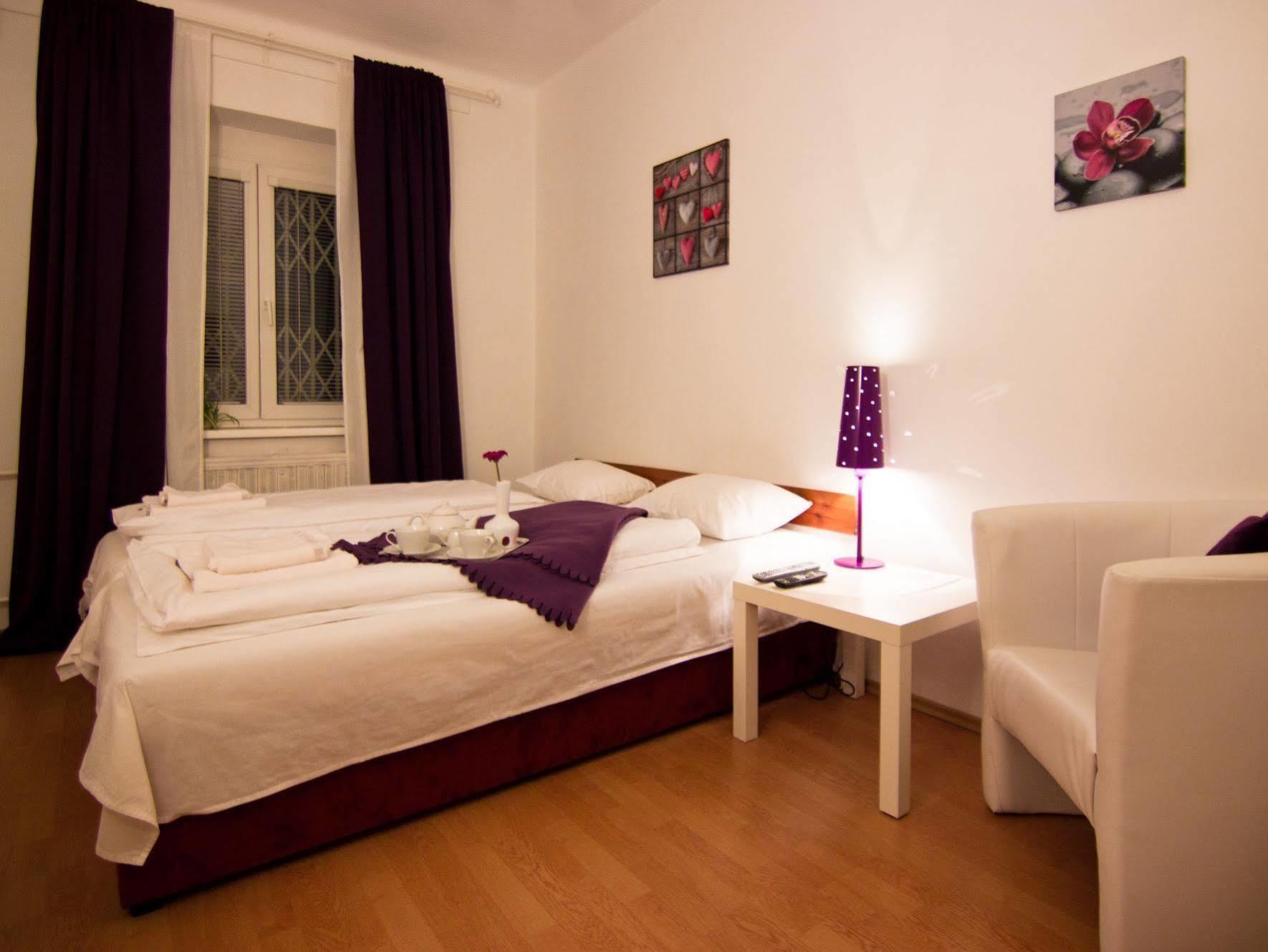 Pension Nika Prague Exterior photo